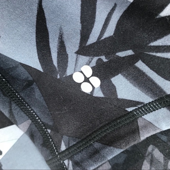 Sweaty Betty Geometric Tropical Cropped Legging - Picture 3 of 4